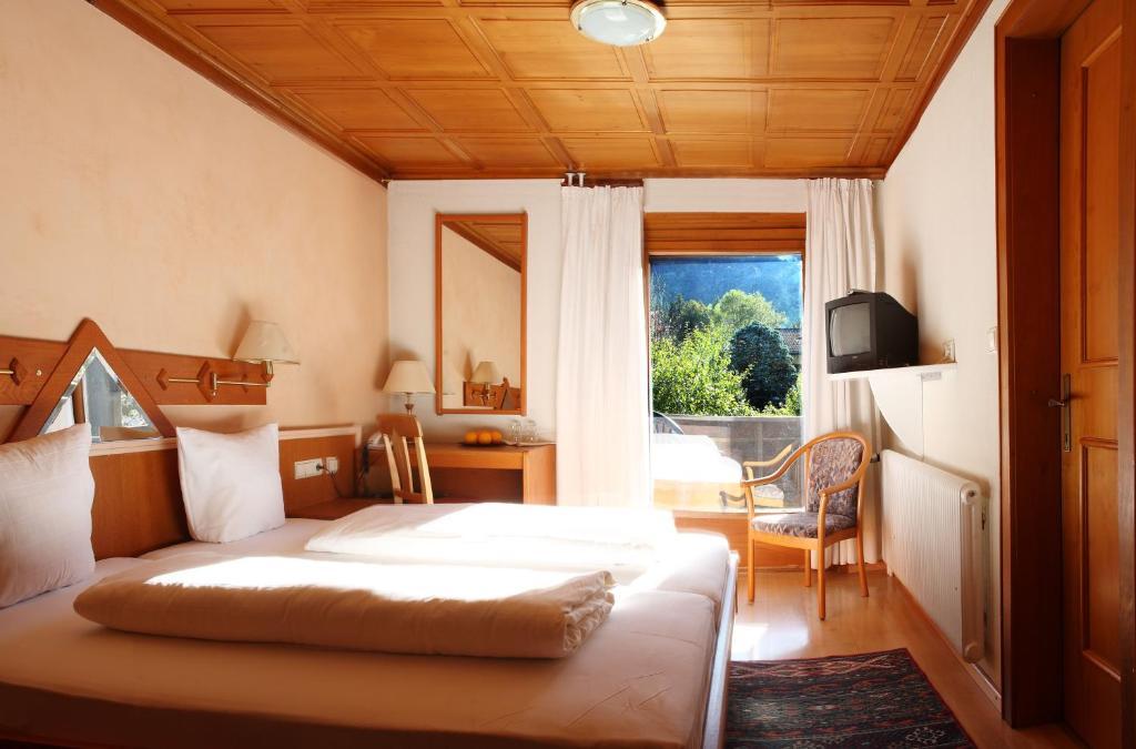 Hotel Auhof Schruns Quarto foto